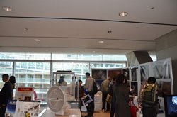 写真（パネル展示の様子）