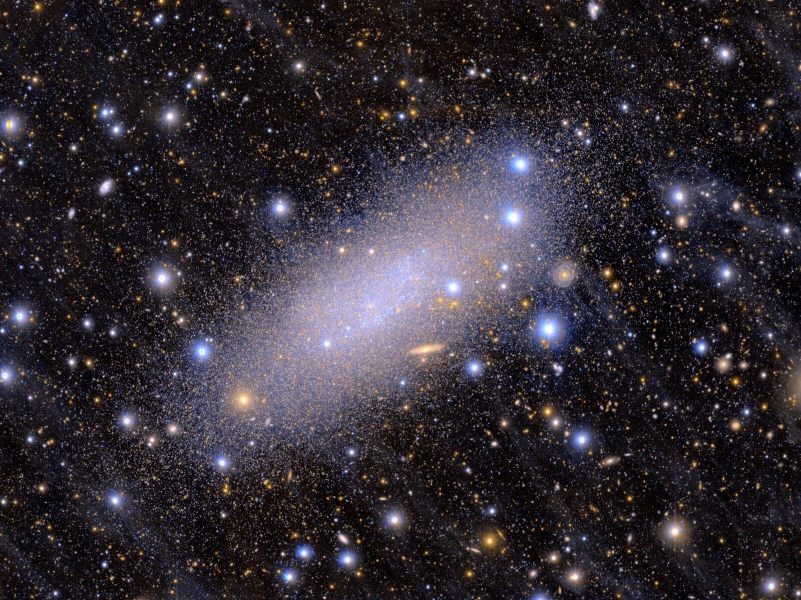 すばる望遠鏡の巨大データ公開 ― 15 億天体を収録した HSCLA 最新版