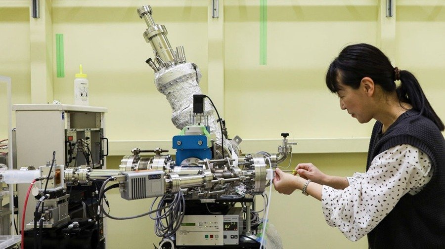 開発研究多機能ビームラインで量子マルチビーム実験を開始 〜硬X線と軟X線の同時利用による新たな計測手法を実現～ （解良聡教授、岩山洋士主任研究員ら）