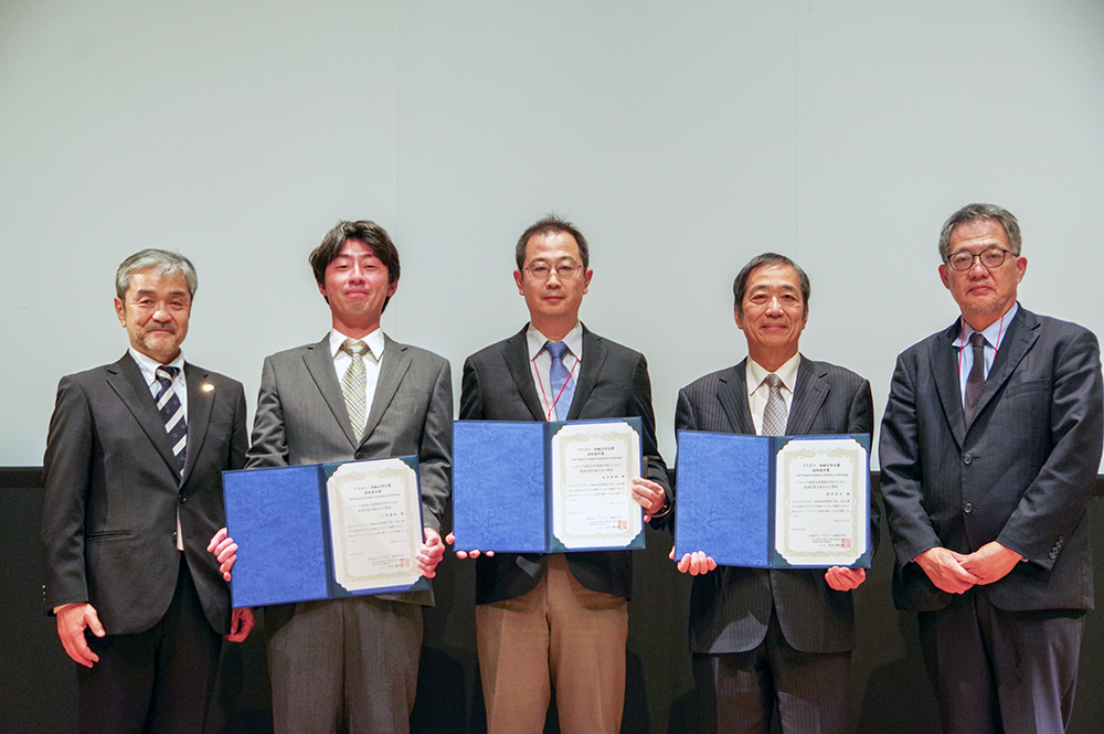 吉沼幹朗 助教、居田克巳 特任教授、小林達哉 准教授がプラズマ・核融合学会第30回技術進歩賞を受賞